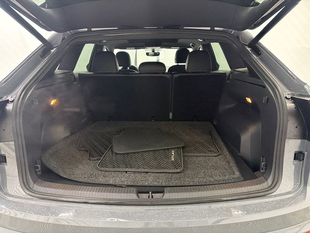 Used 2021 Volkswagen Atlas Cross Sport SE w/ Panoramic Sunroof Package image 19