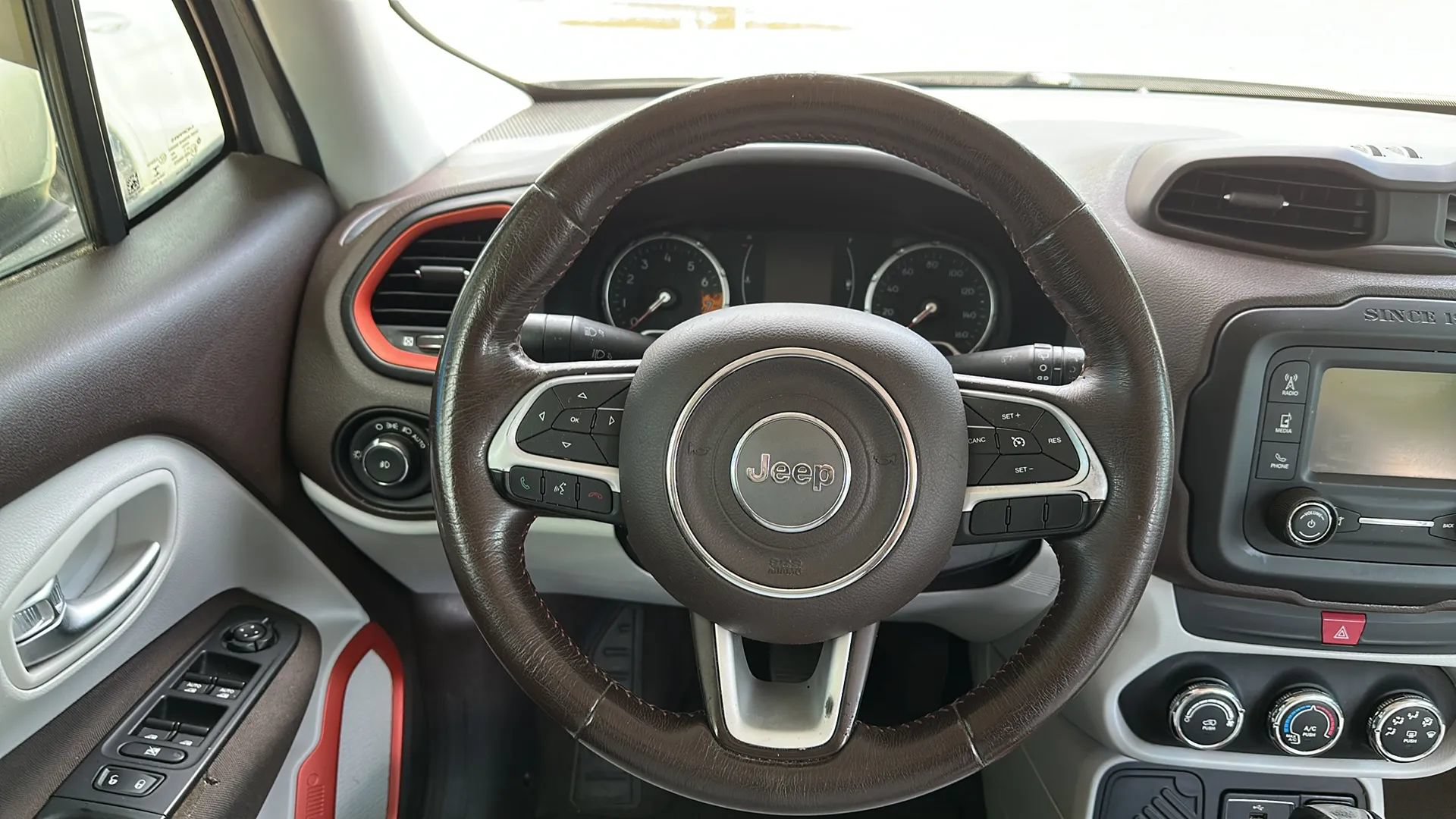 Used 2016 Jeep Renegade Latitude w/ Safety & Security Group FWD image 30