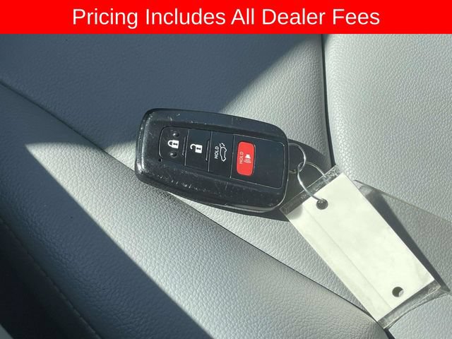 Used 2021 Toyota Highlander XLE AWD/4WD image 37