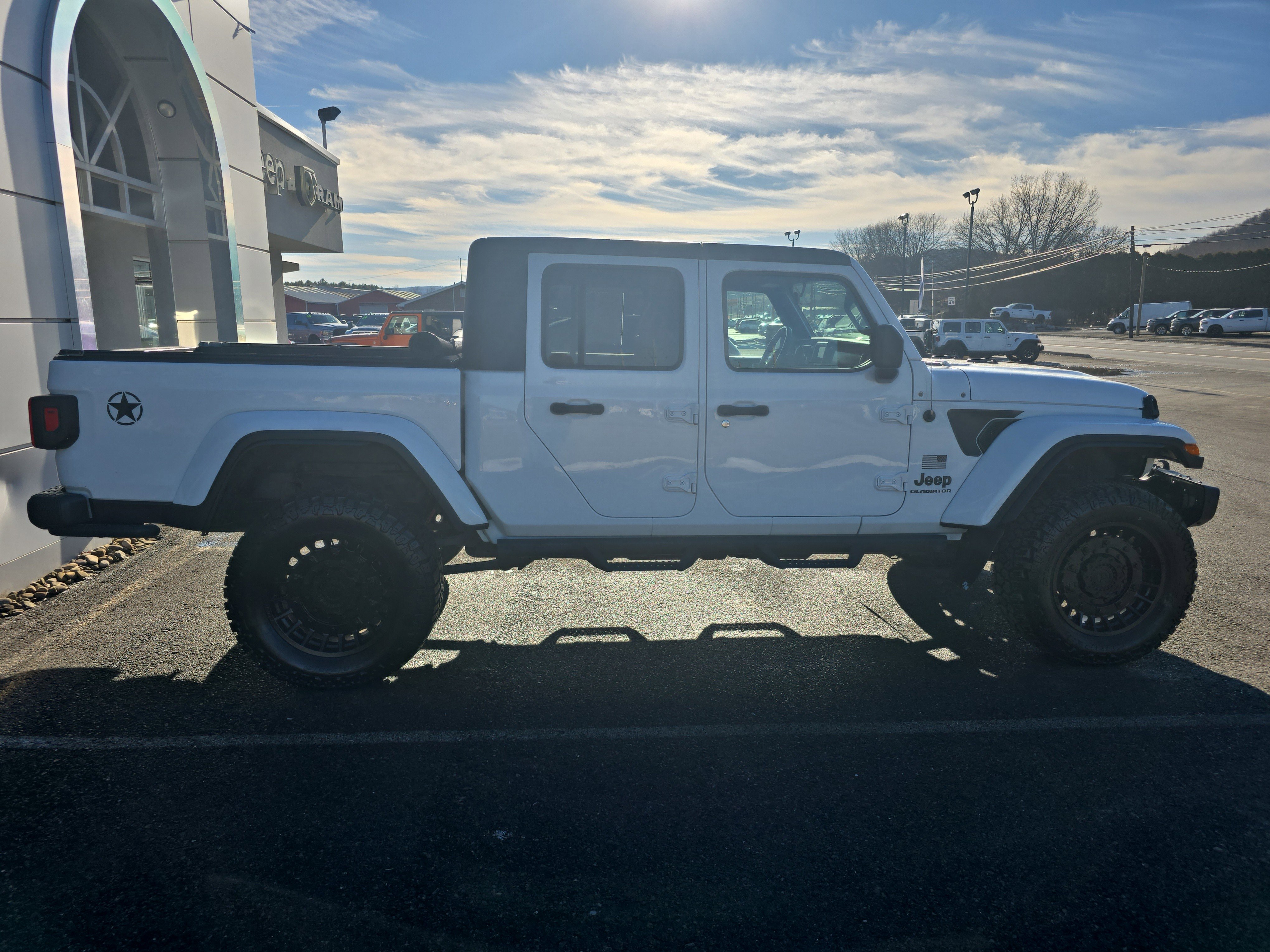 Used 2021 Jeep Gladiator Sport image 2