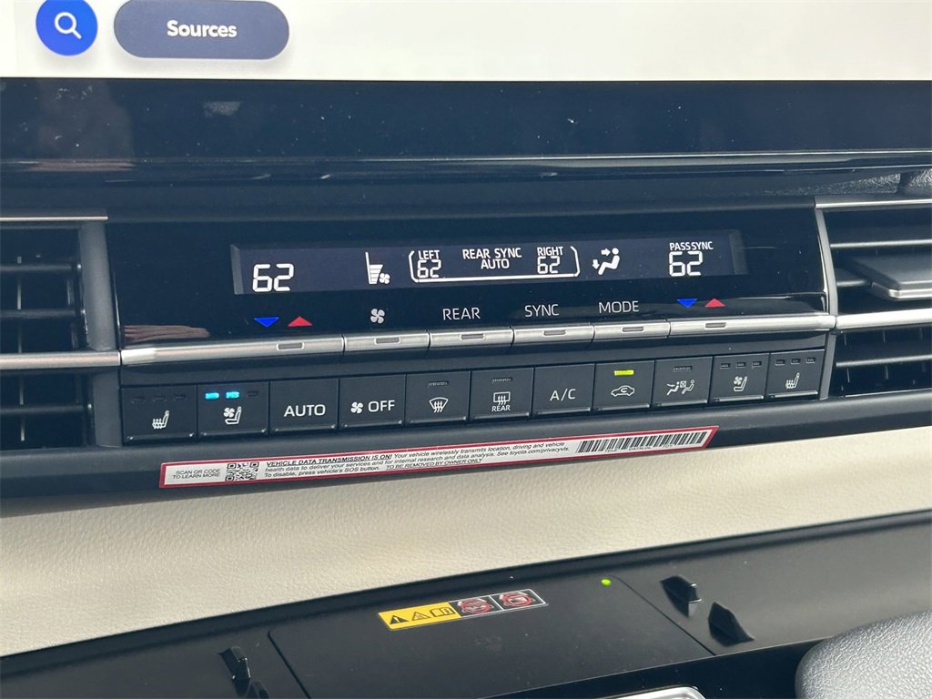 Used 2026 Toyota Sienna Limited image 40