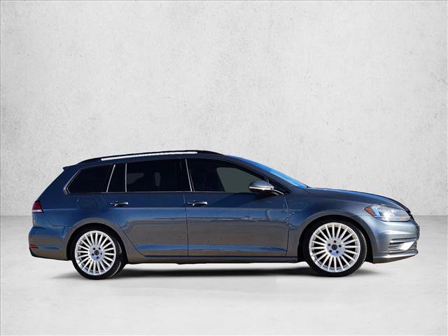 Used 2018 Volkswagen Golf SE image 4