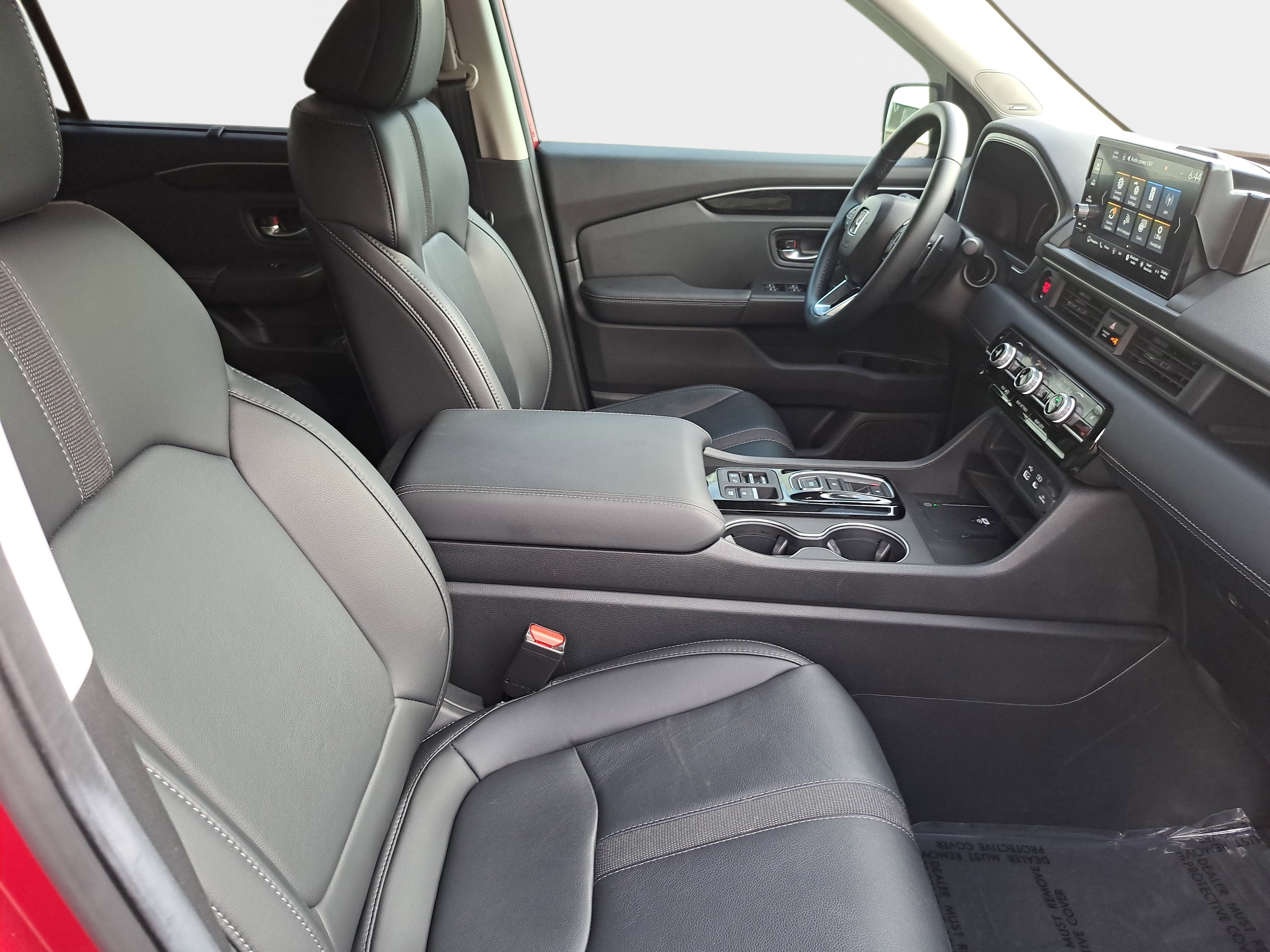 Used 2025 Honda Pilot Touring image 10