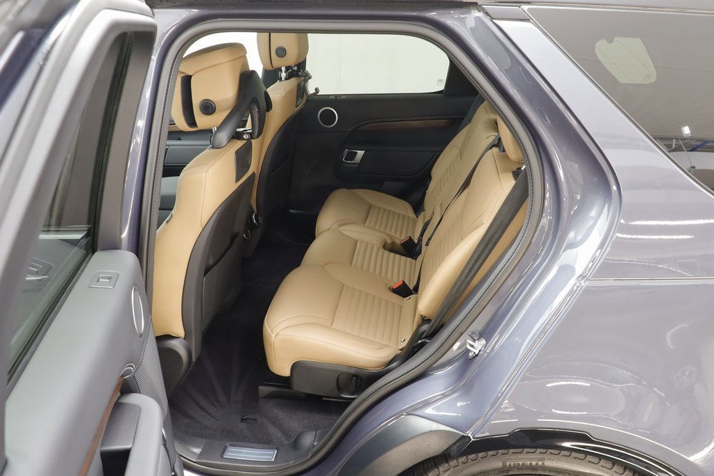 Used 2024 Land Rover Discovery Dynamic SE image 16