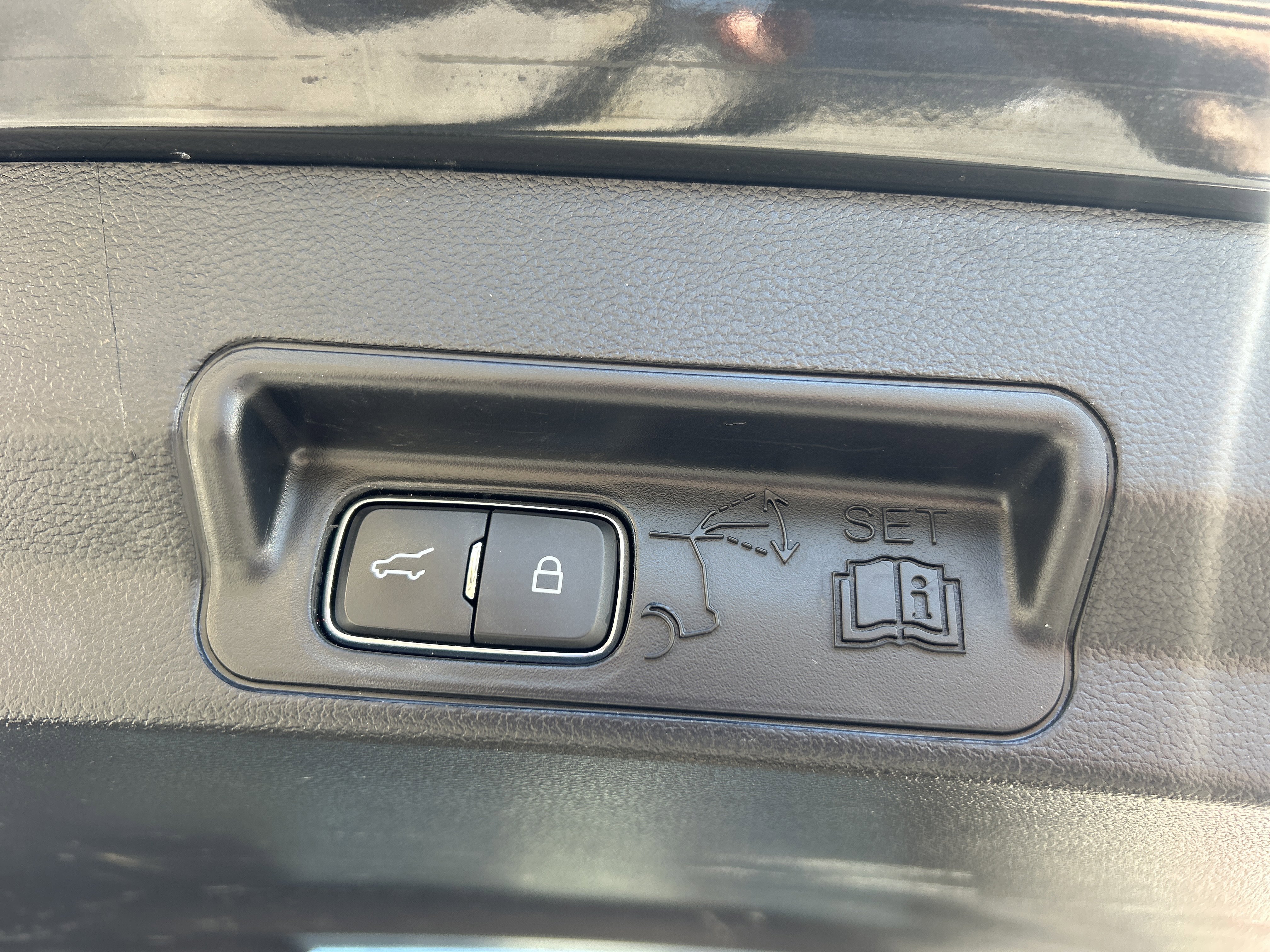 Used 2022 Ford Explorer XLT image 6