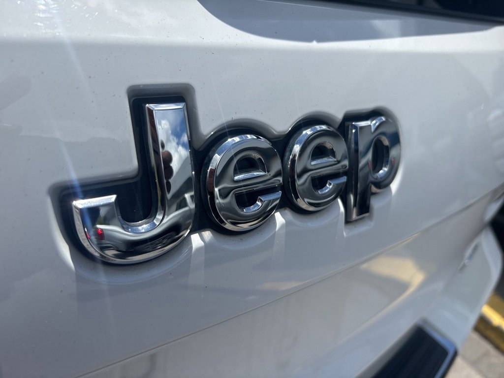 Used 2021 Jeep Grand Cherokee Overland w/ Trailer Tow Group IV image 9