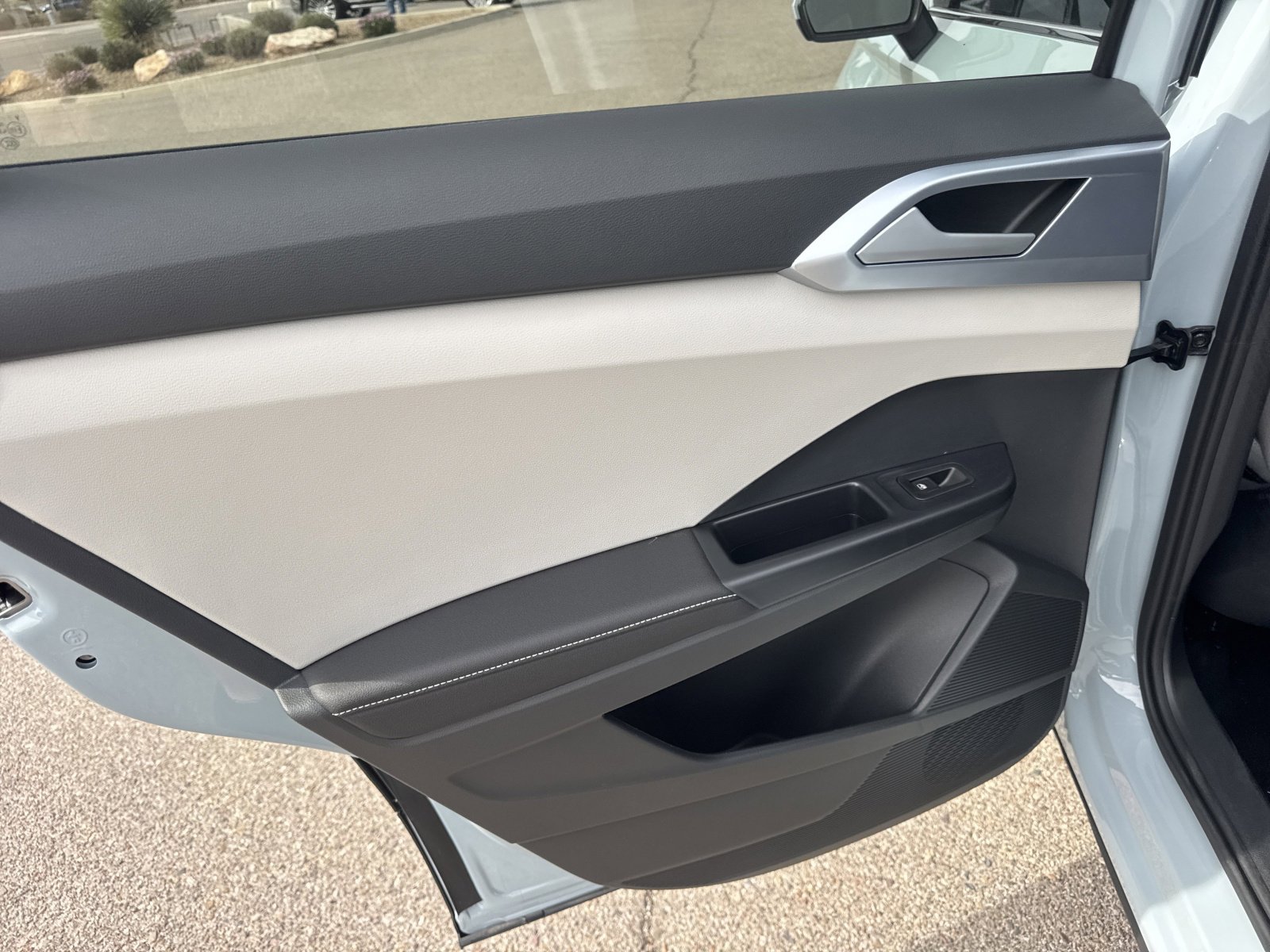 New 2026 Volkswagen Taos SE image 17