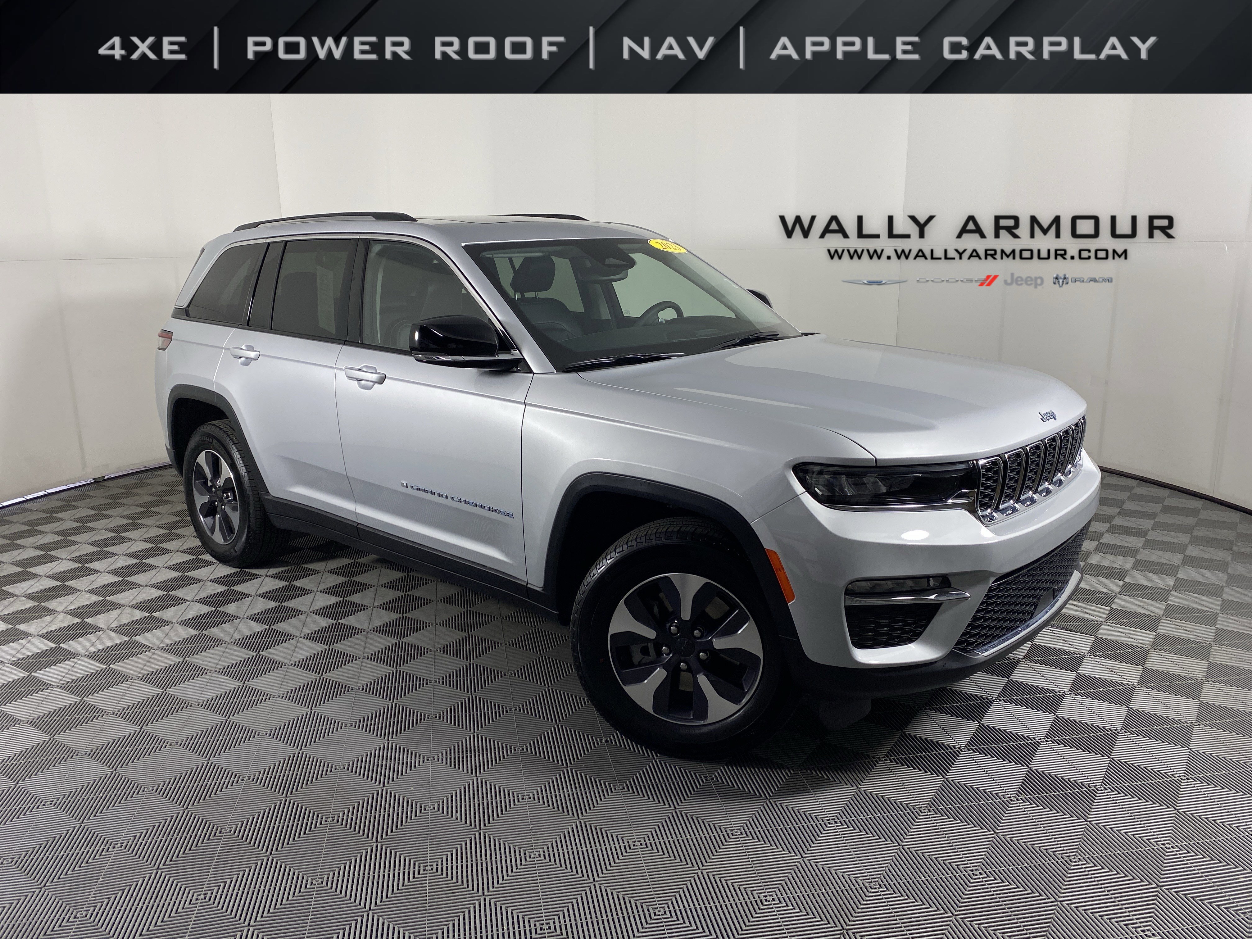Used 2023 Jeep Grand Cherokee 4WD 4xe image 1