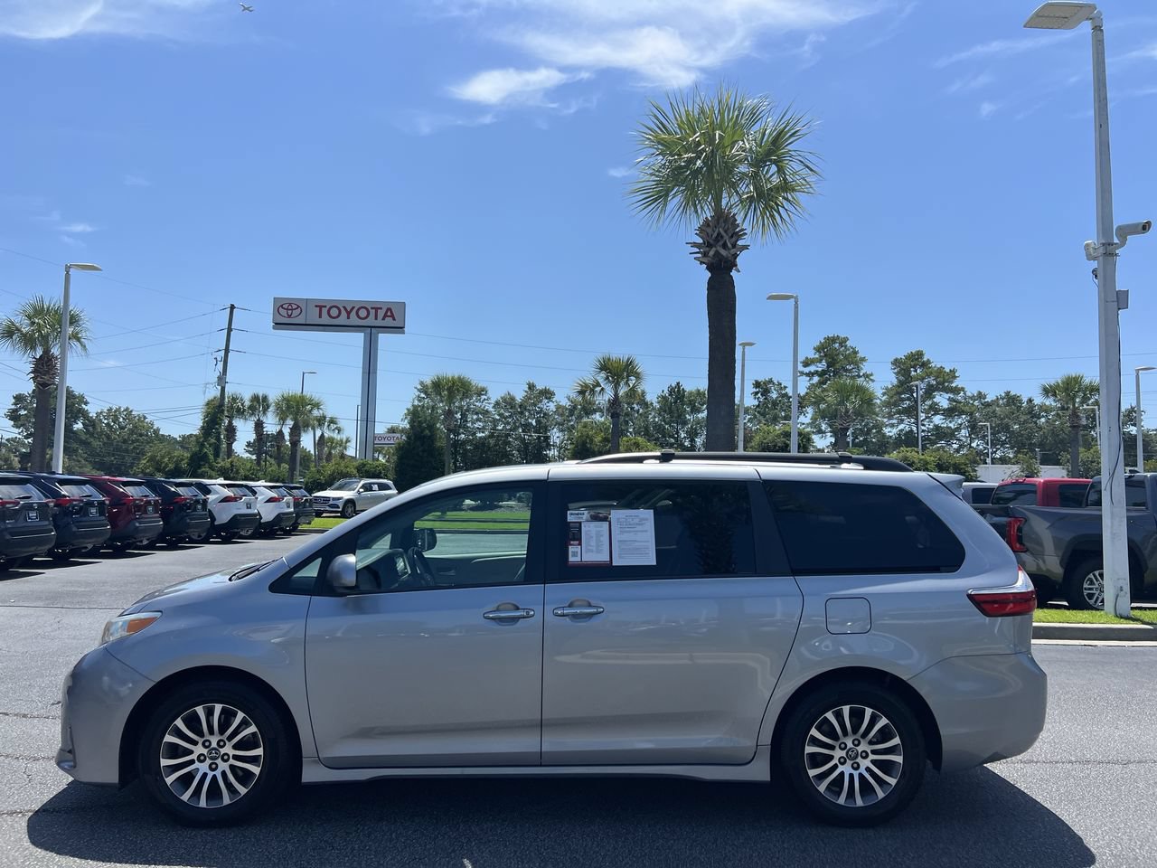 Used 2018 Toyota Sienna XLE FWD image 7