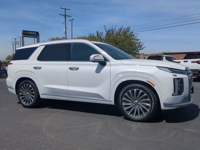 Used 2023 Hyundai Palisade Calligraphy image 2