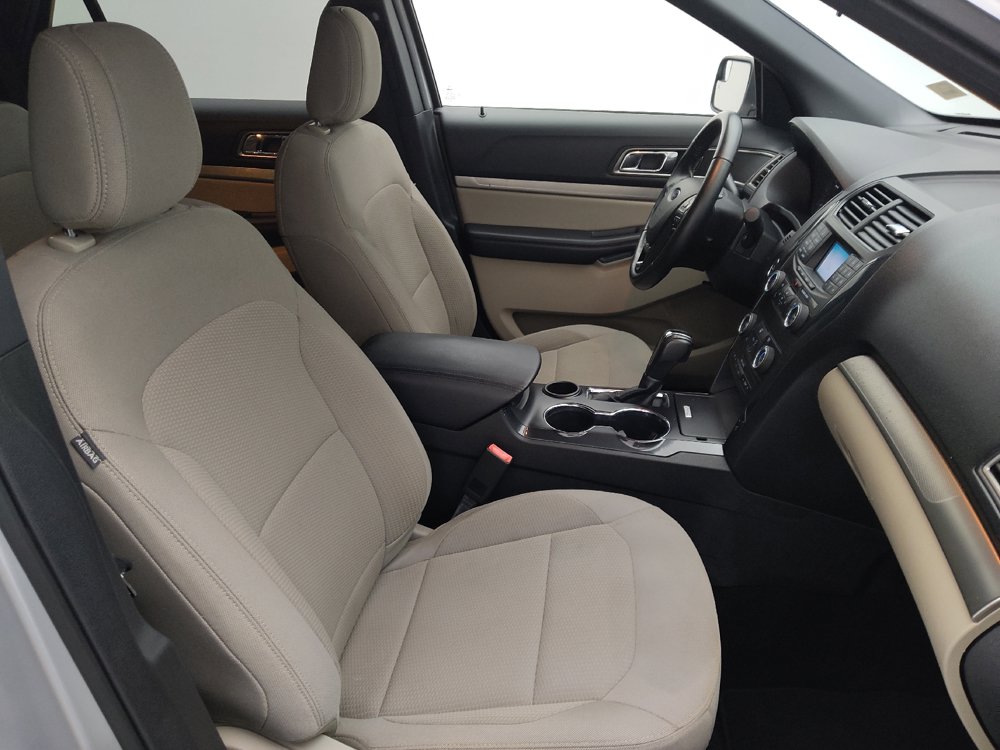 Used 2018 Ford Explorer XLT FWD image 21