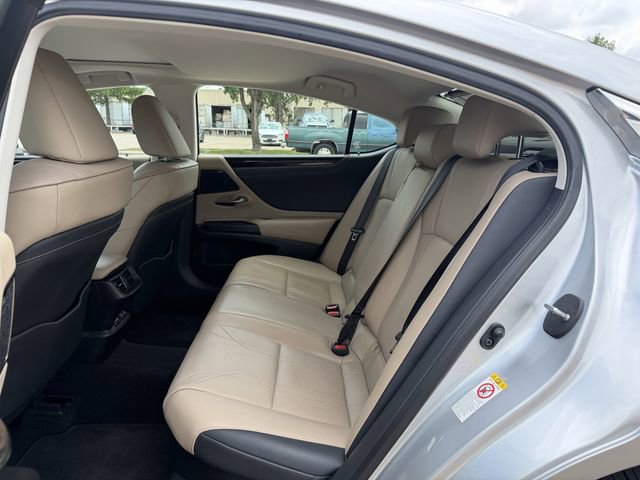 Used 2019 Lexus ES 300h w/ Accessory Package 2 FWD image 29