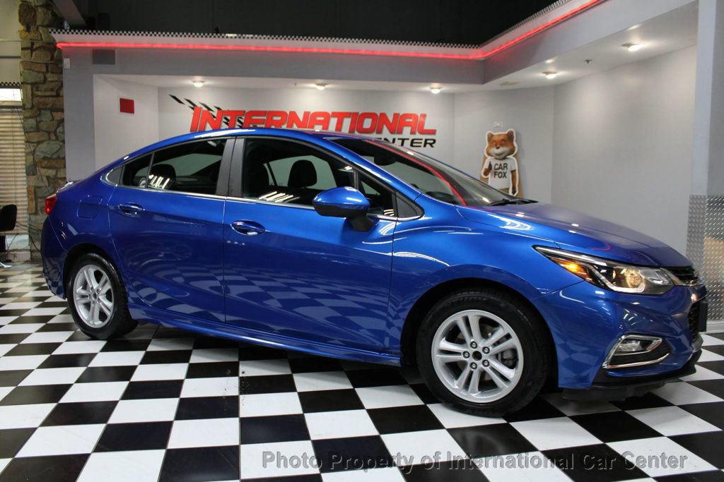 Used 2018 Chevrolet Cruze LT w/ Sun And Sound Package image 2