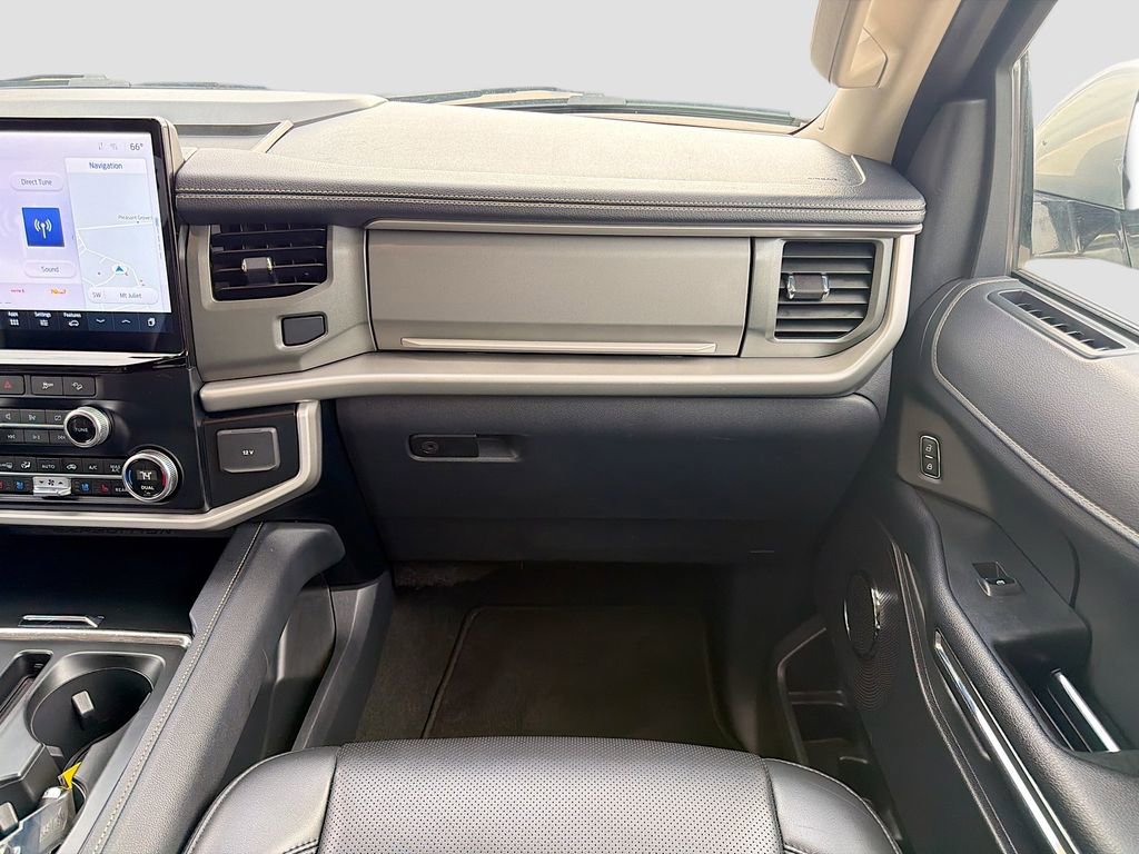 Used 2024 Ford Expedition XLT image 21