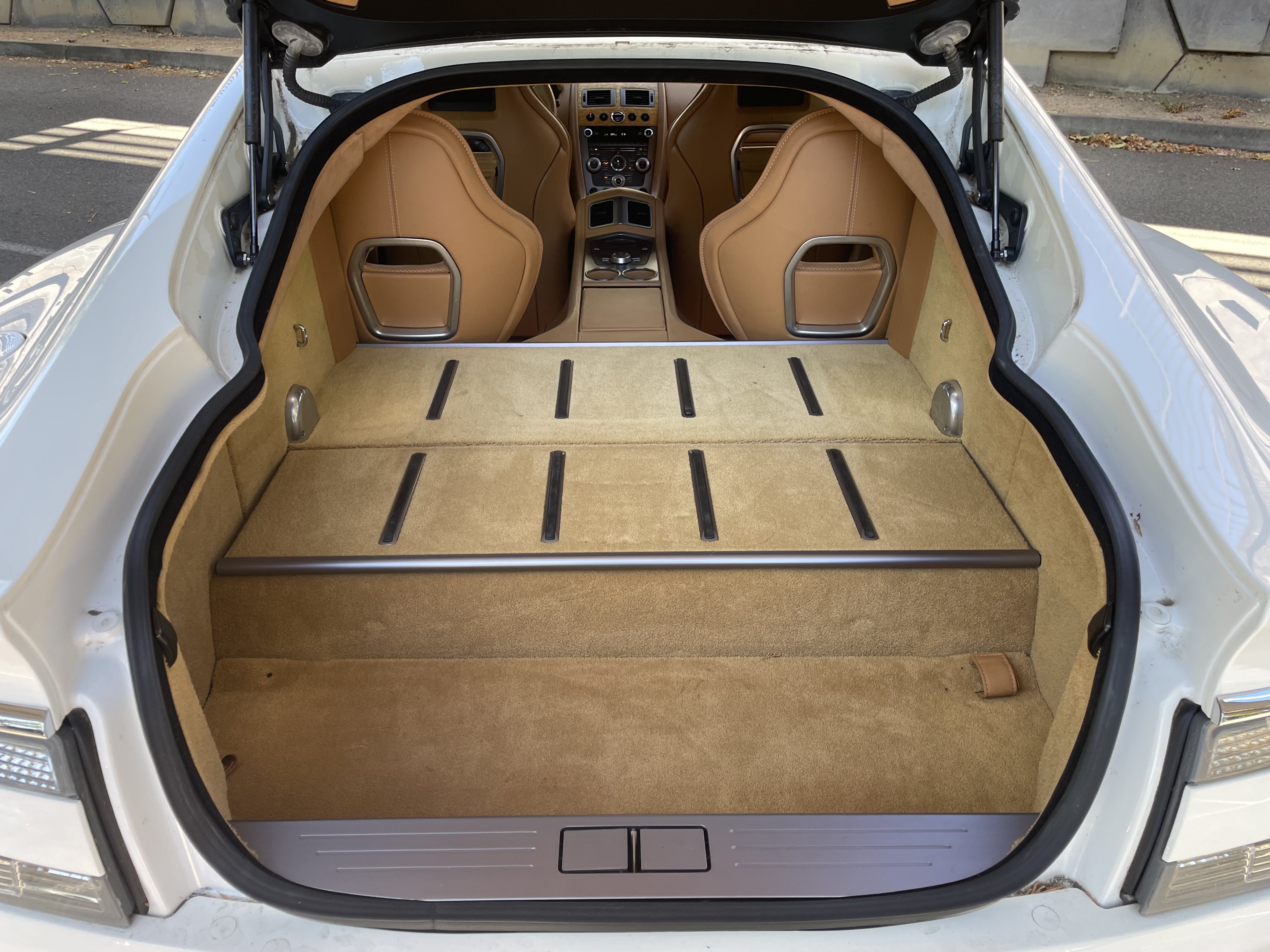 Used 2012 Aston Martin Rapide RWD image 10