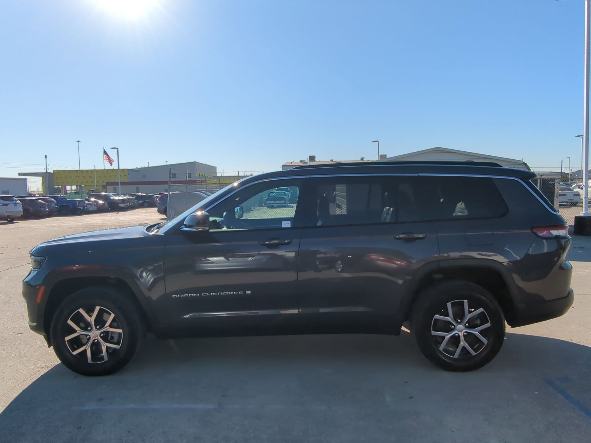Used 2024 Jeep Grand Cherokee L Limited image 7