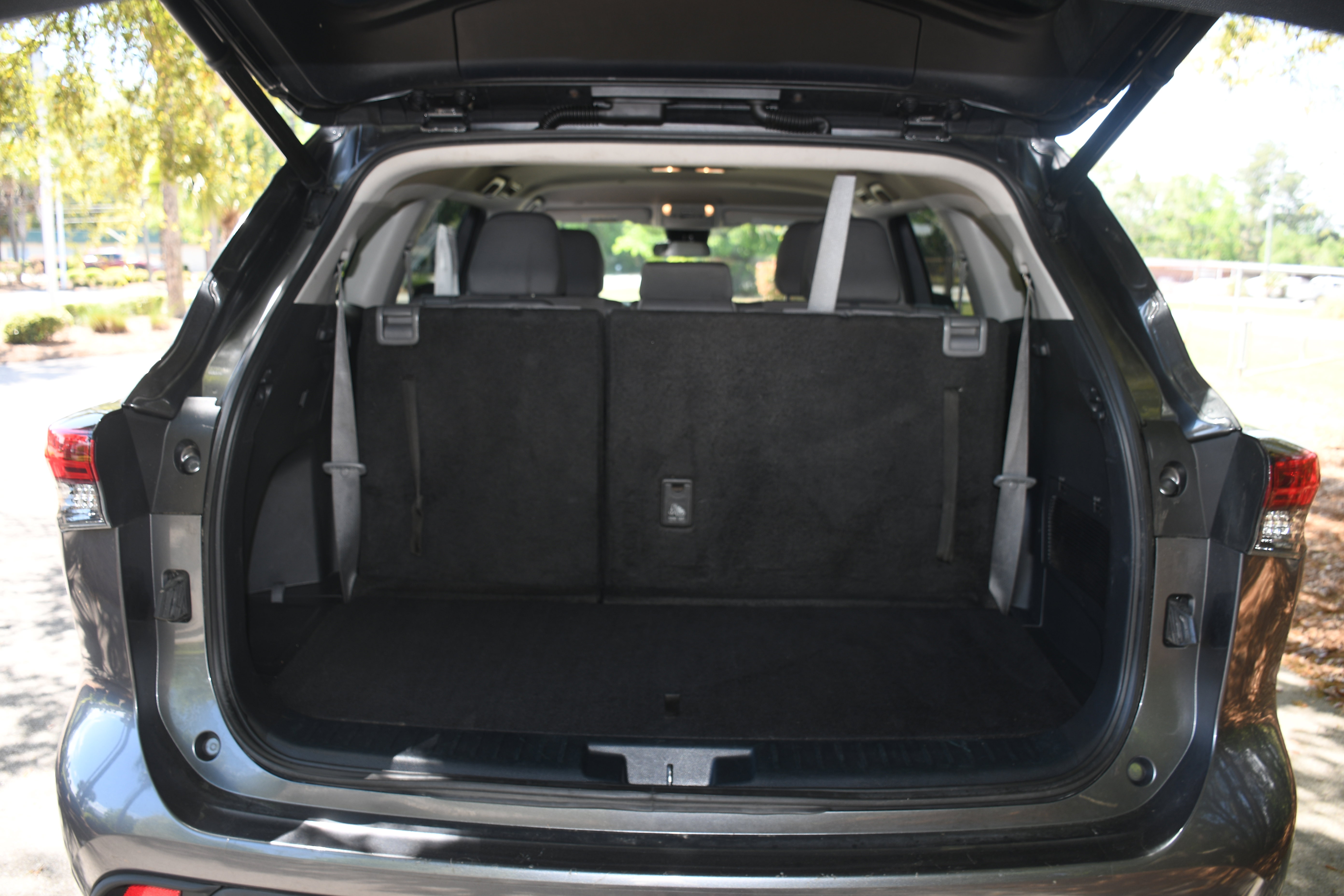 Used 2021 Toyota Highlander LE AWD/4WD image 16