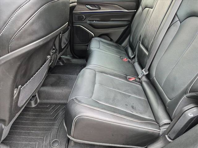 Used 2023 Jeep Grand Cherokee Overland AWD/4WD image 20