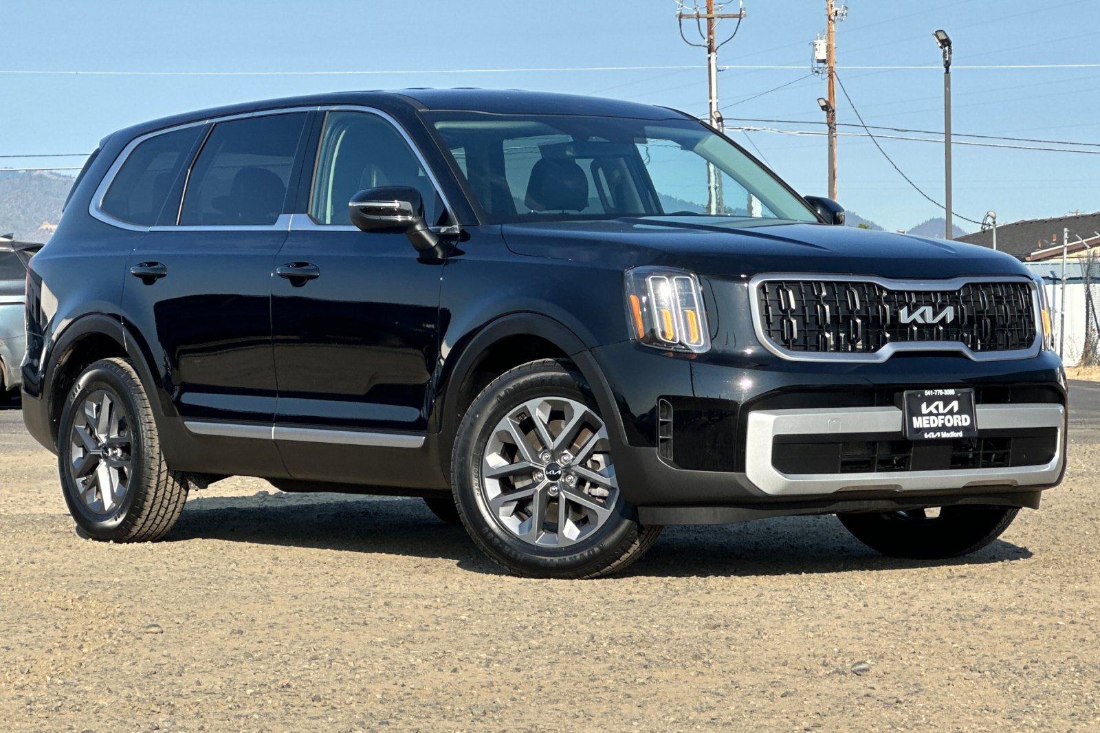 Used 2024 Kia Telluride LX FWD image 2