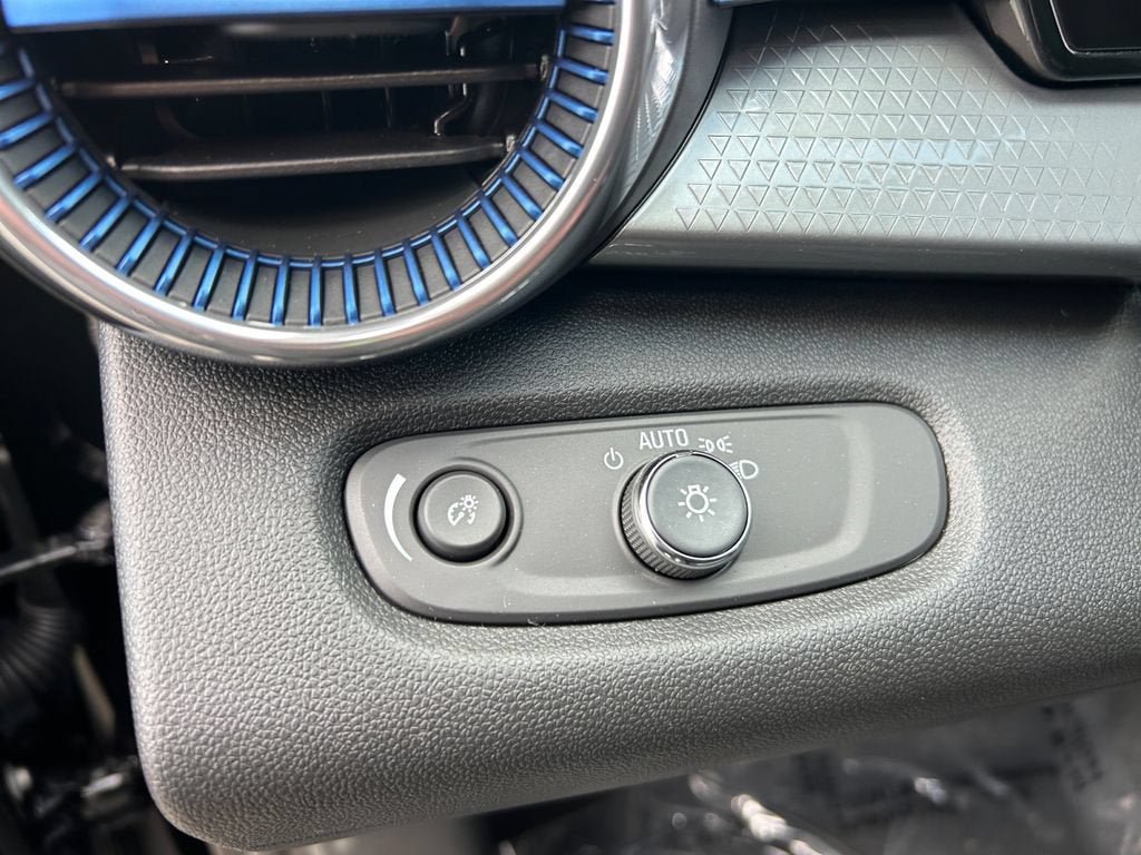 New 2026 Chevrolet Trax LT w/ LT Convenience Package FWD image 19