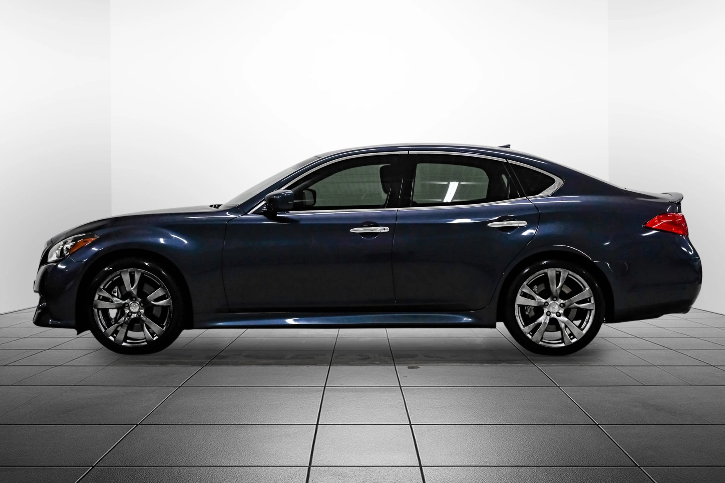 Used 2011 INFINITI M37 w/ Sport Pkg RWD image 12