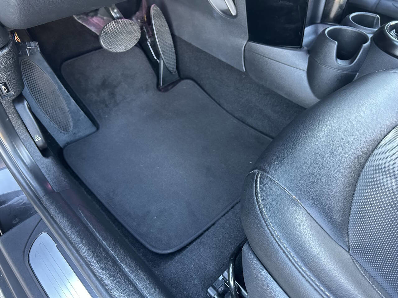 Used 2019 MINI Cooper 2-Door Hardtop image 10