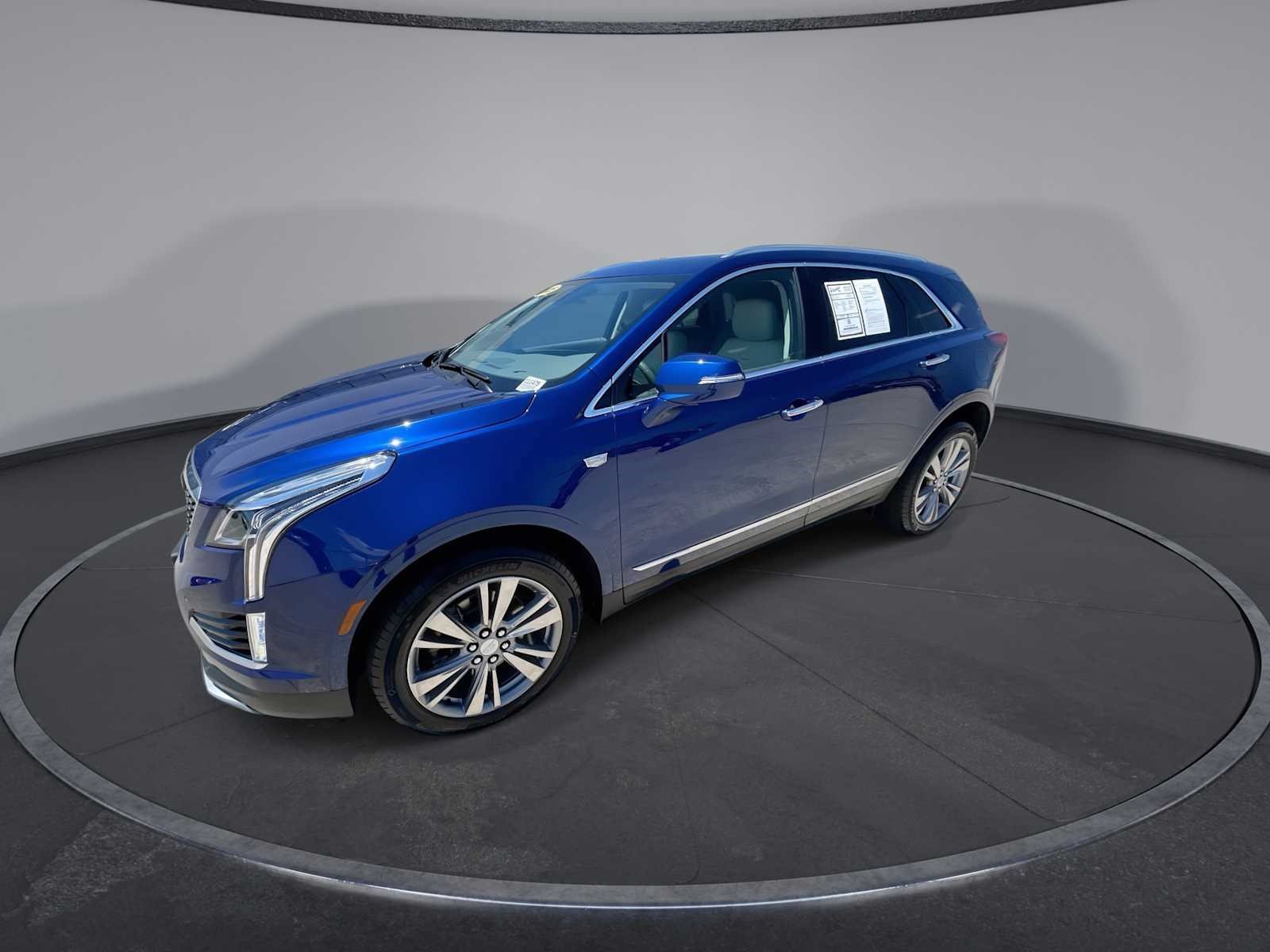 Certified 2025 Cadillac XT5 Premium Luxury AWD/4WD image 4