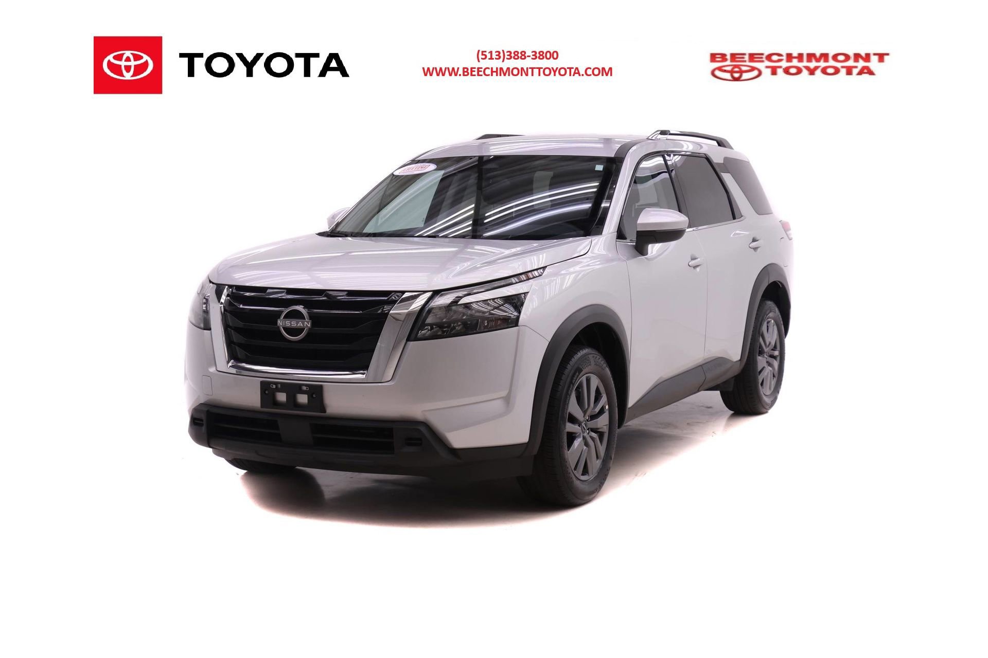 Used 2025 Nissan Pathfinder SV FWD image 1