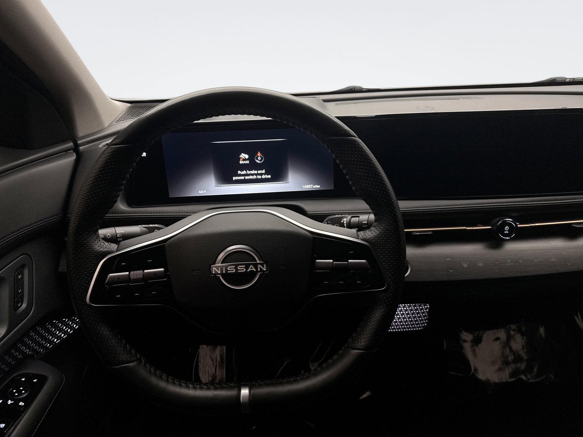 Used 2023 Nissan Ariya AWD image 12