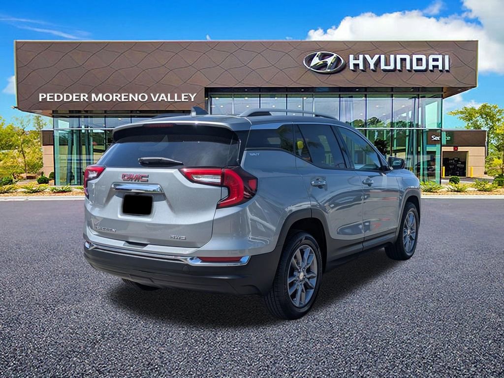 Used 2024 GMC Terrain SLT AWD/4WD image 3