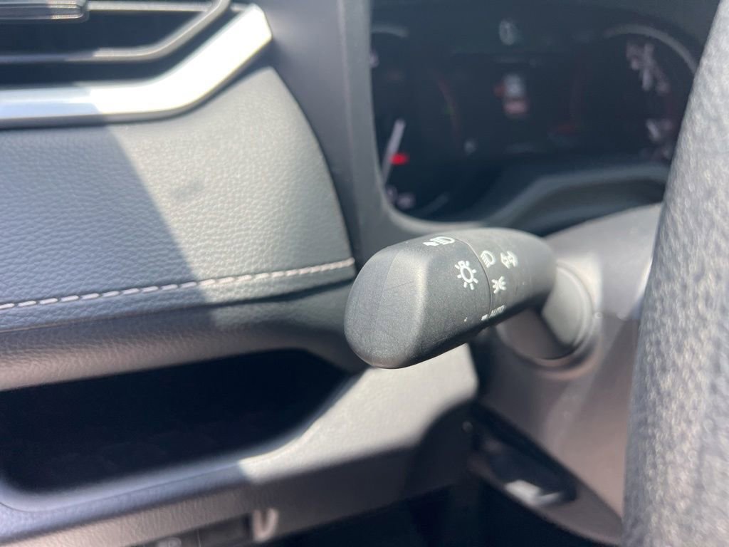 Used 2025 Toyota RAV4 XLE FWD image 44