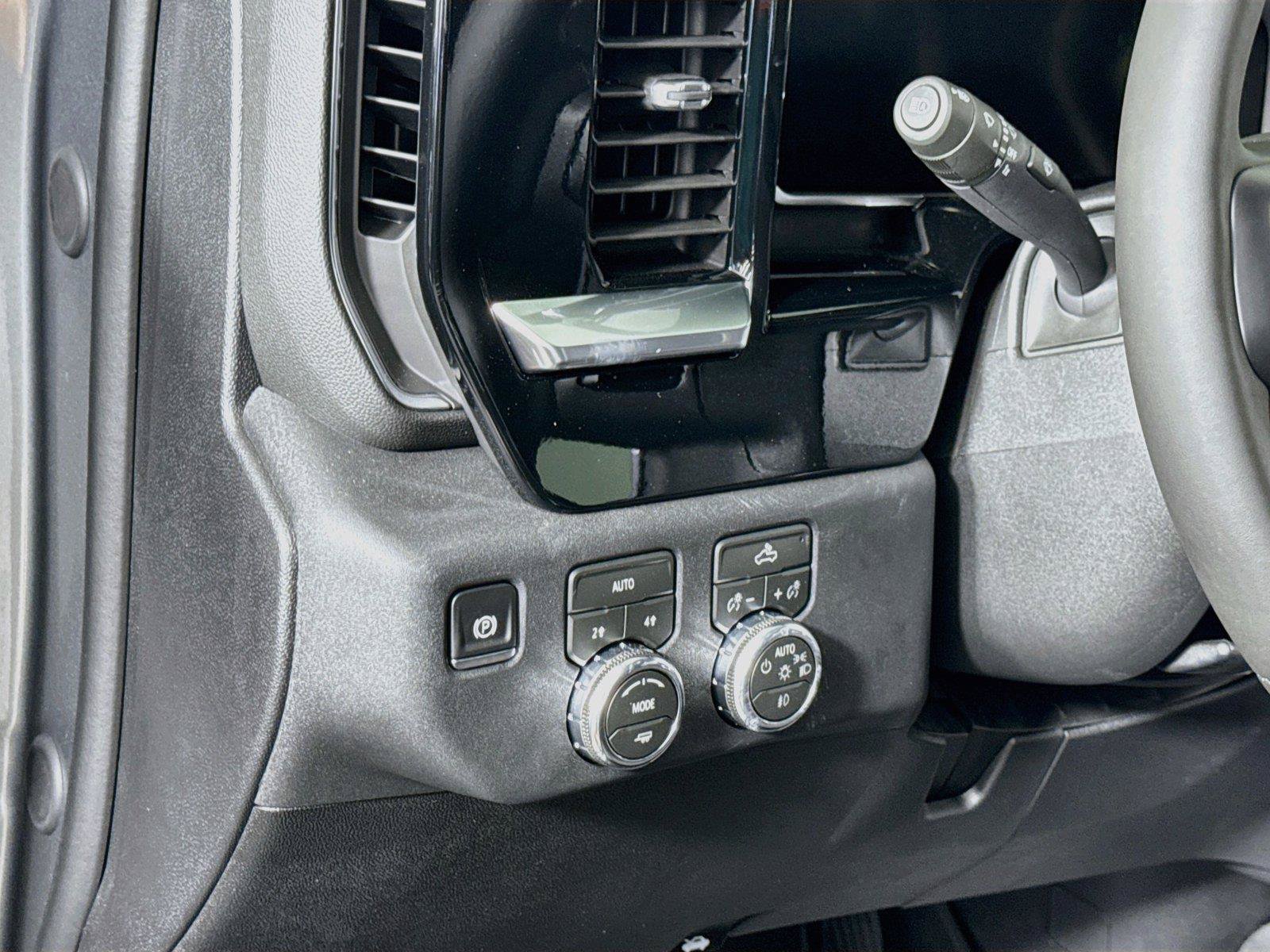 New 2026 GMC Sierra 1500 Elevation w/ Elevation Select Package AWD/4WD image 4