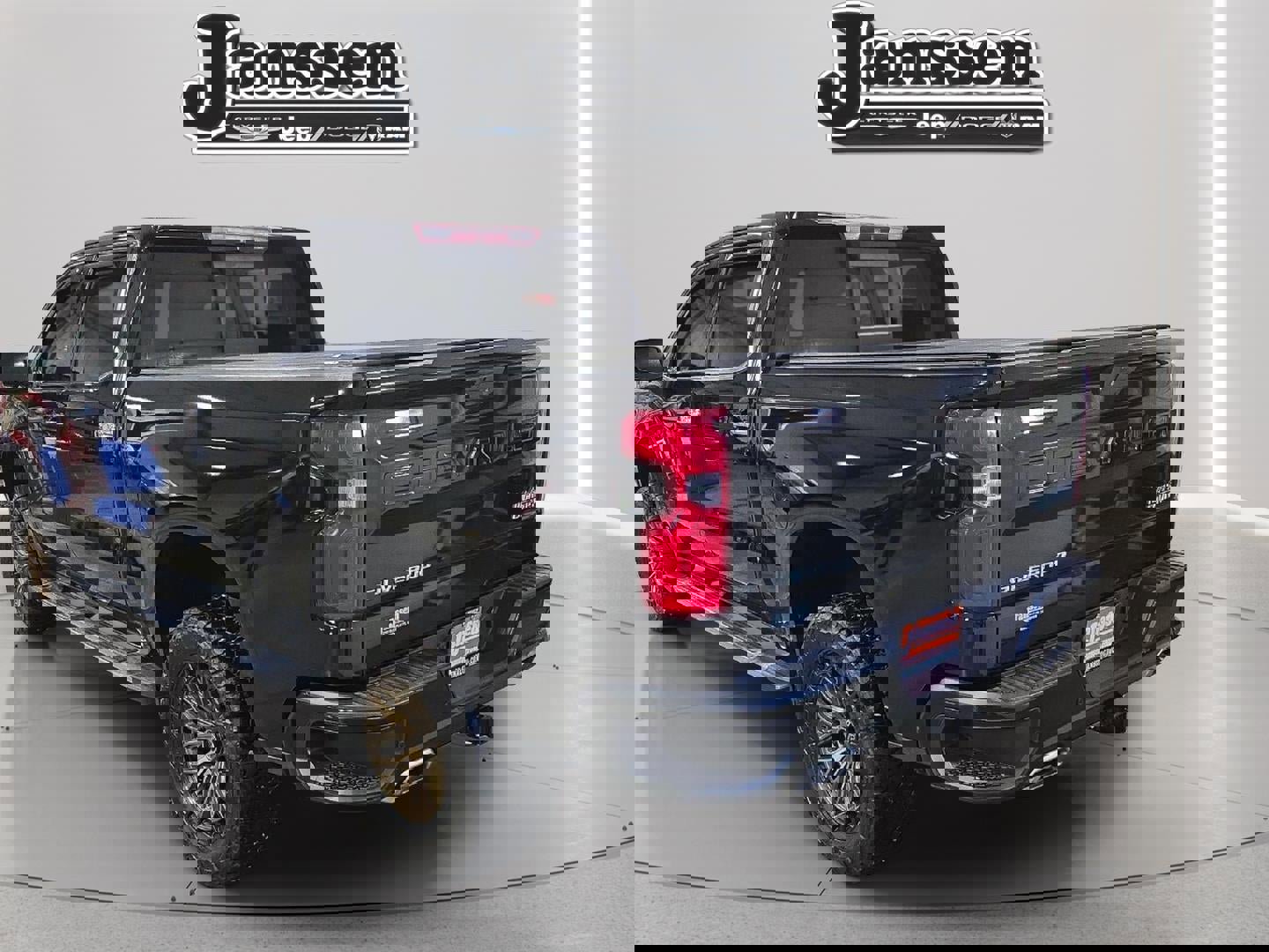 Used 2019 Chevrolet Silverado 1500 High Country w/ Technology Package image 3