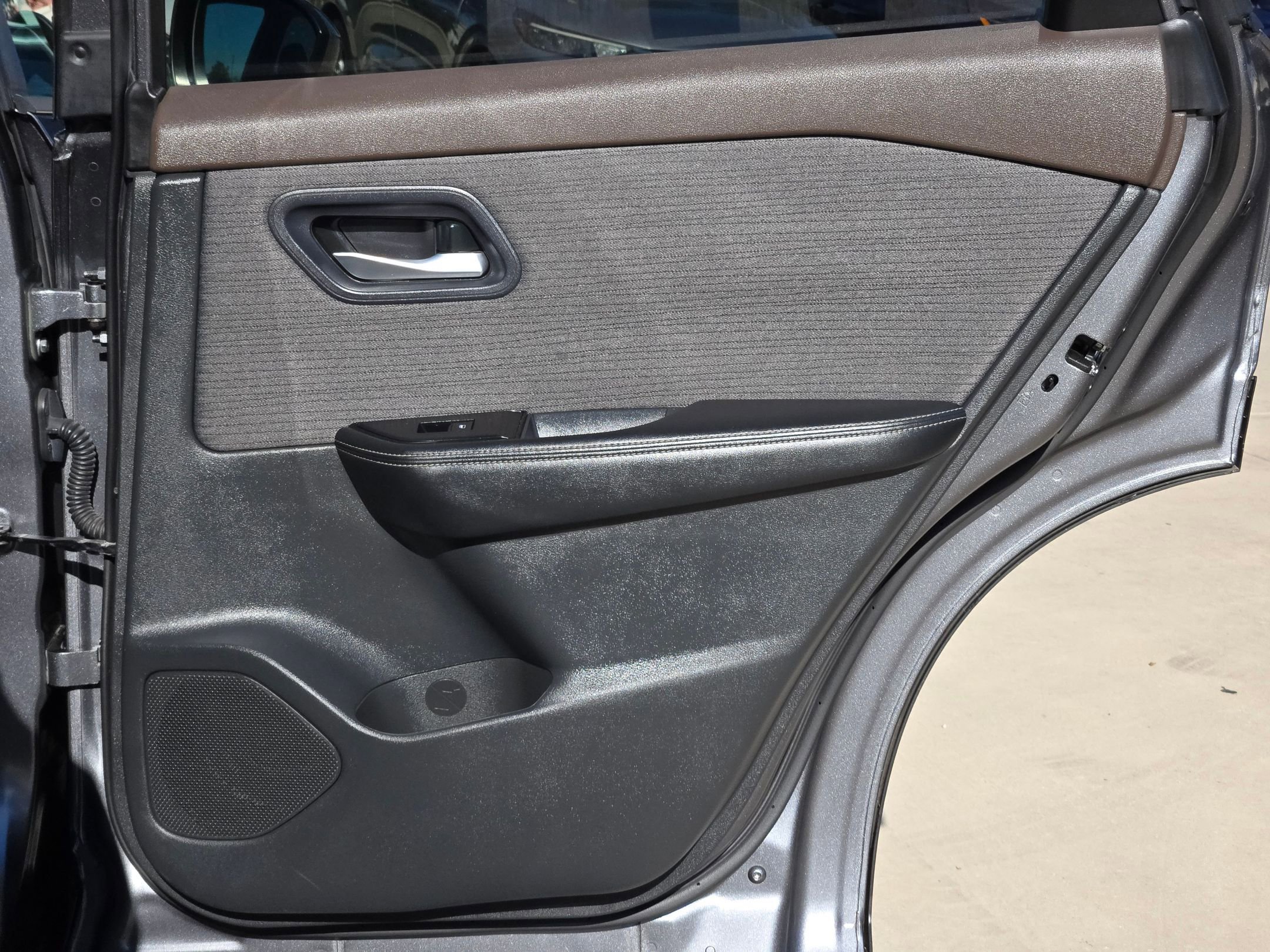 Used 2023 Nissan Rogue SV image 27