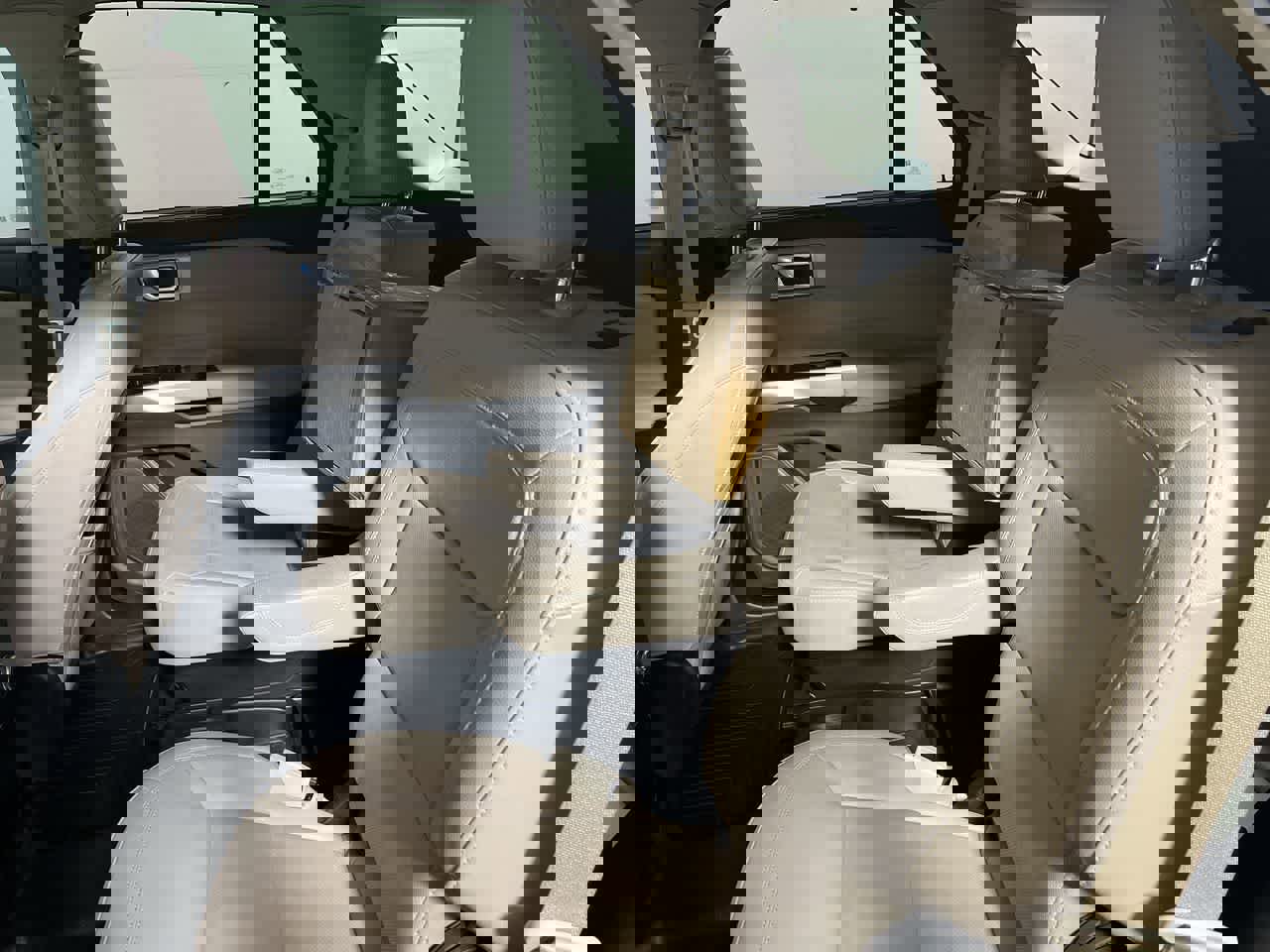 Used 2021 Ford Explorer Limited w/ Equipment Group 301A image 29