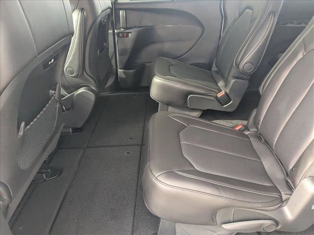 New 2026 Chrysler Pacifica Select image 15