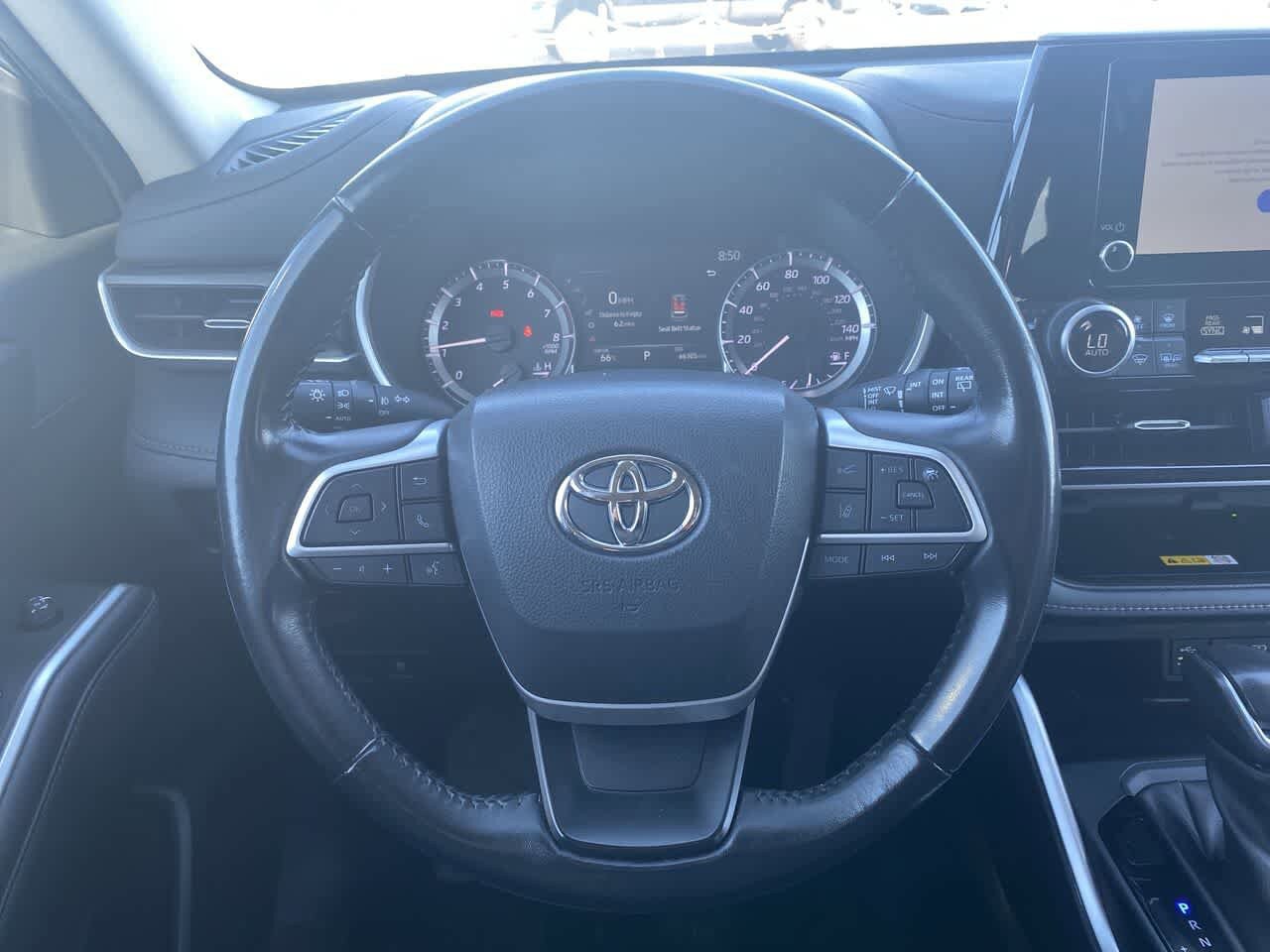 Used 2023 Toyota Highlander XLE AWD/4WD image 14
