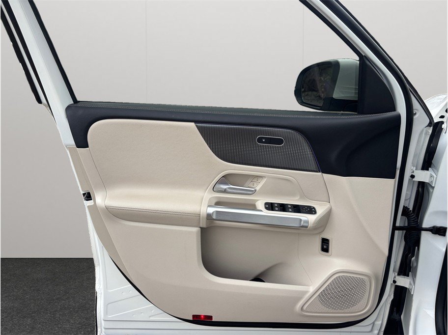 Used 2022 Mercedes-Benz GLB 250 image 22