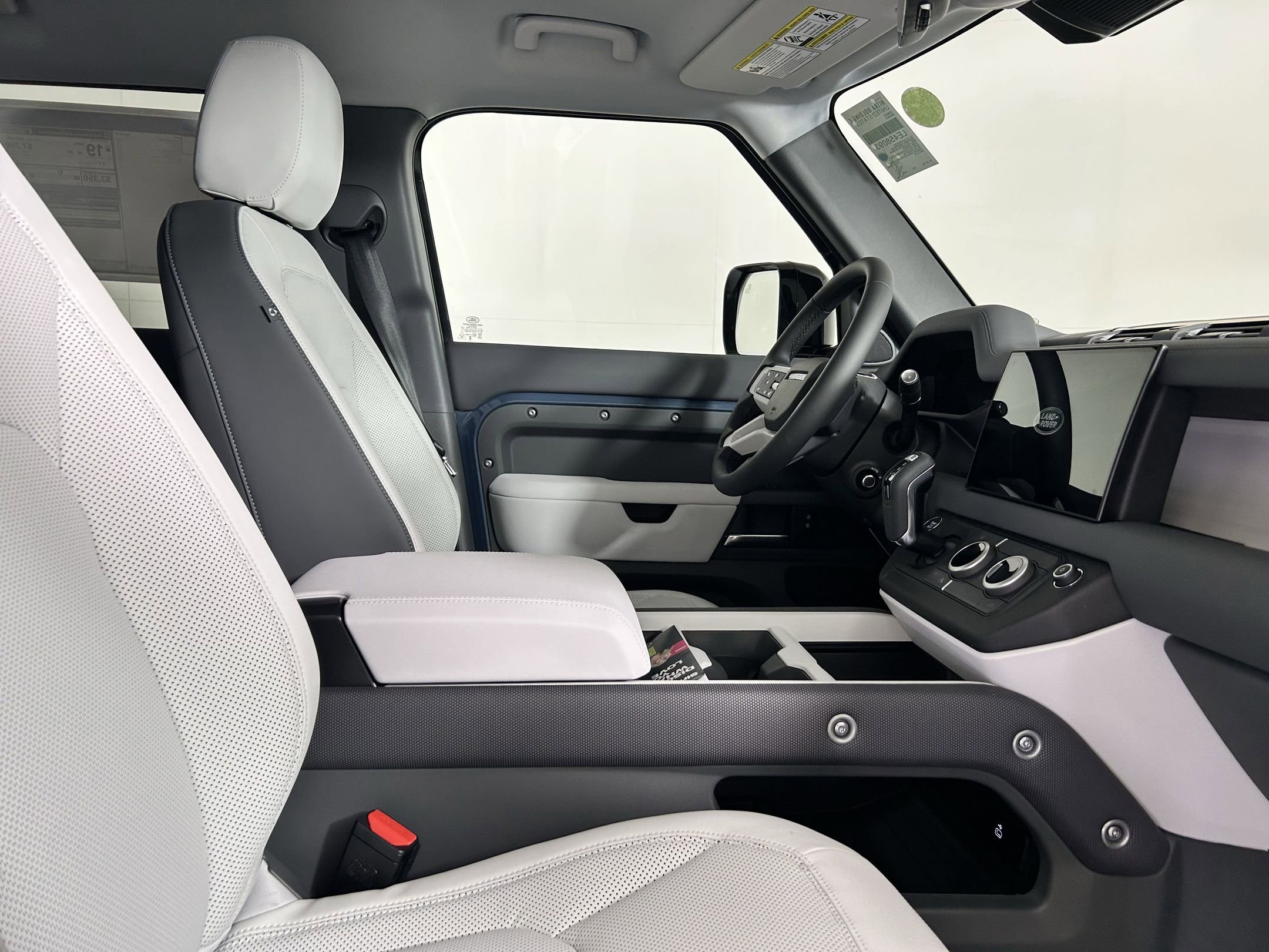 New 2025 Land Rover Defender 110 S image 19