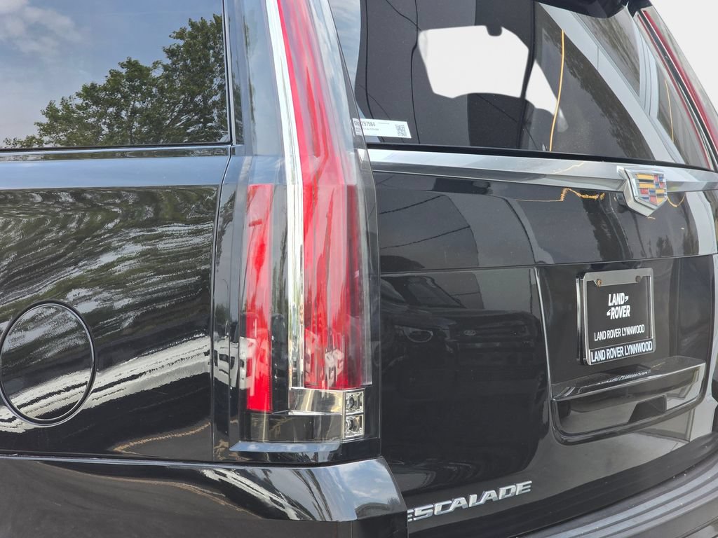 Used 2016 Cadillac Escalade Luxury AWD/4WD image 40