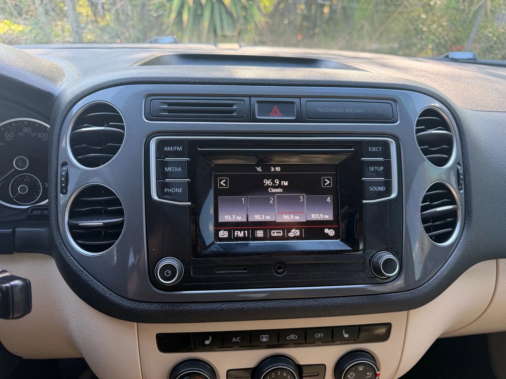 Used 2016 Volkswagen Tiguan S image 21