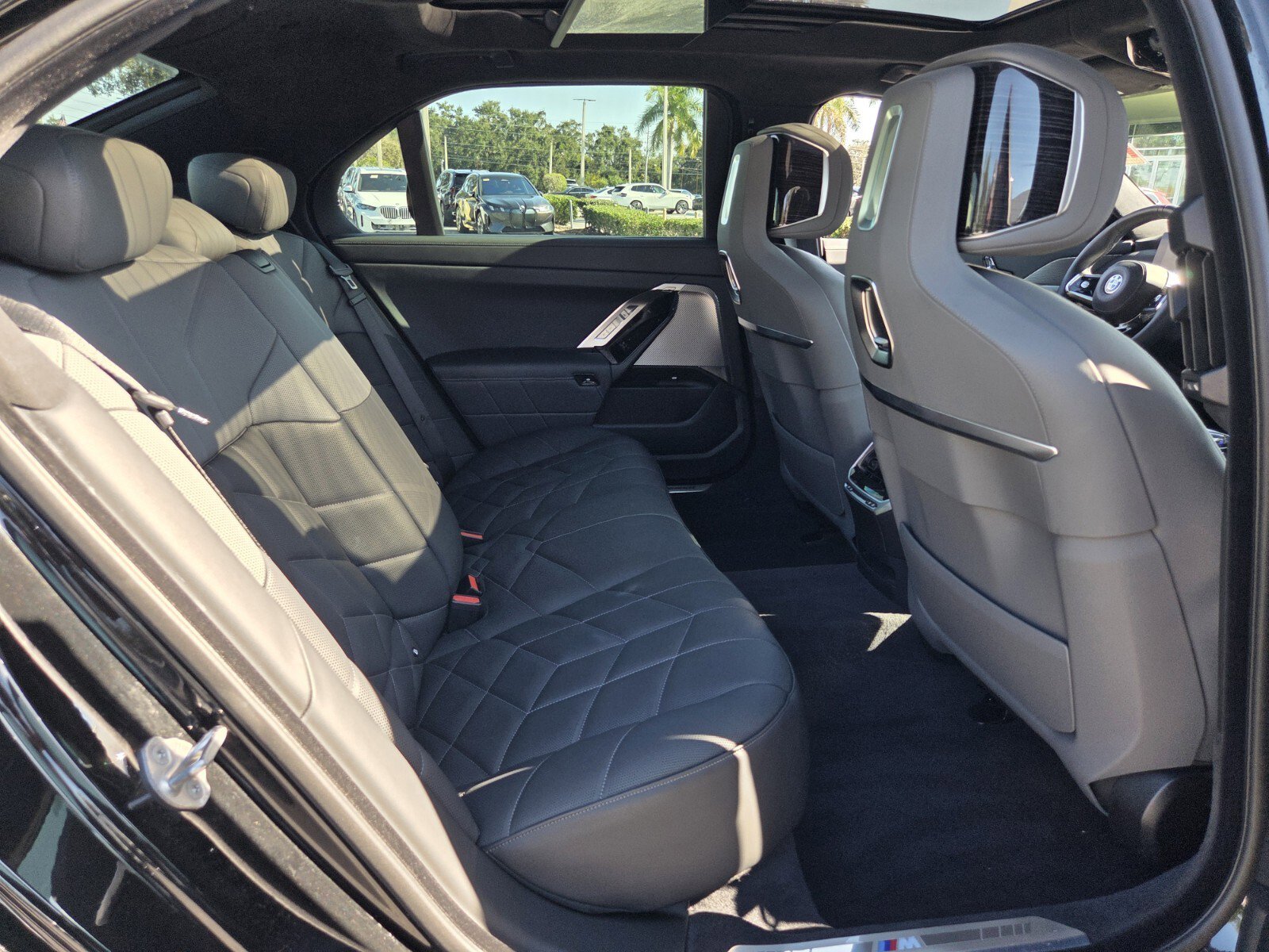 Used 2024 BMW 760i xDrive w/ Executive Package image 16