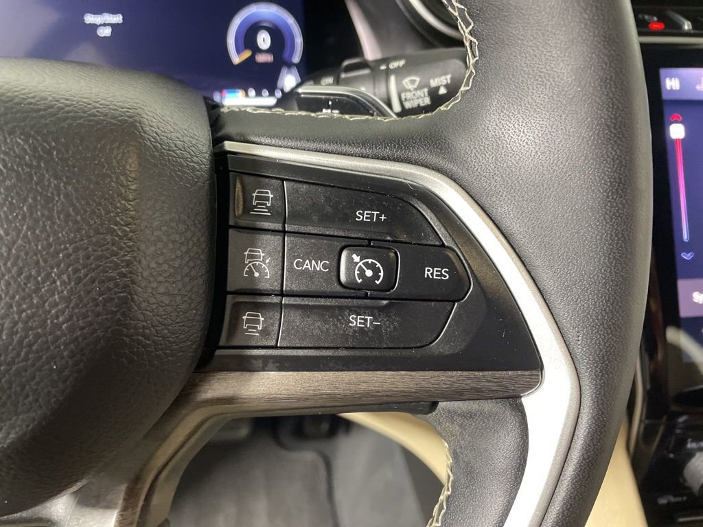 Used 2023 Jeep Grand Cherokee L Limited image 14