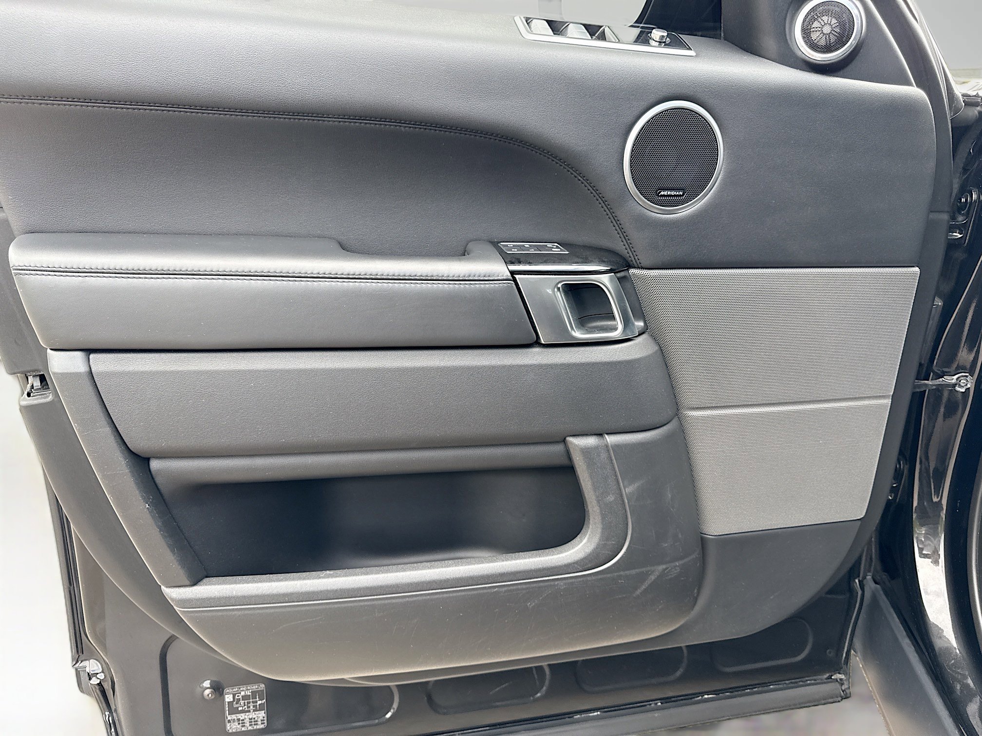 Used 2020 Land Rover Range Rover Sport HSE image 22