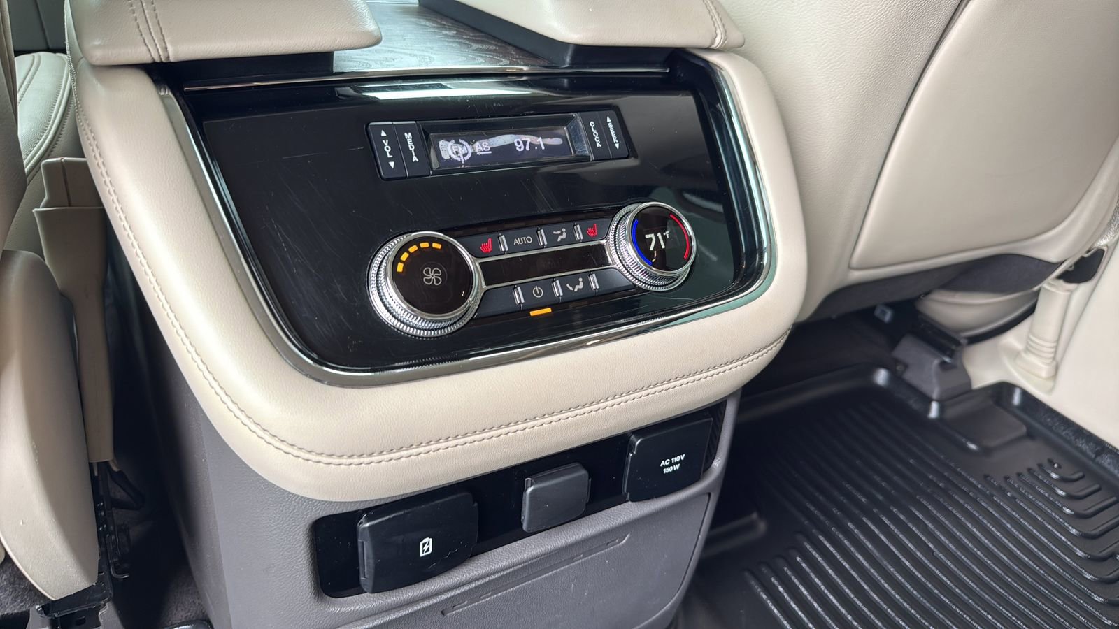 Used 2018 Lincoln Navigator Select AWD/4WD image 27