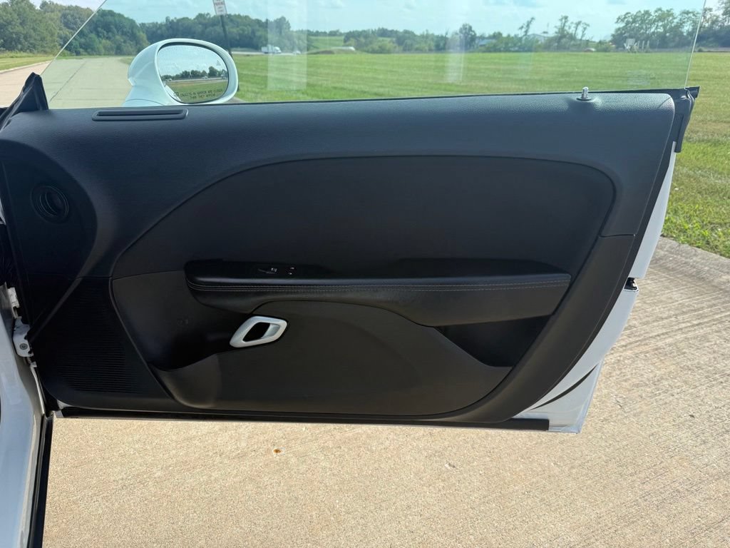 Used 2016 Dodge Challenger SXT w/ Driver Convenience Group RWD image 12