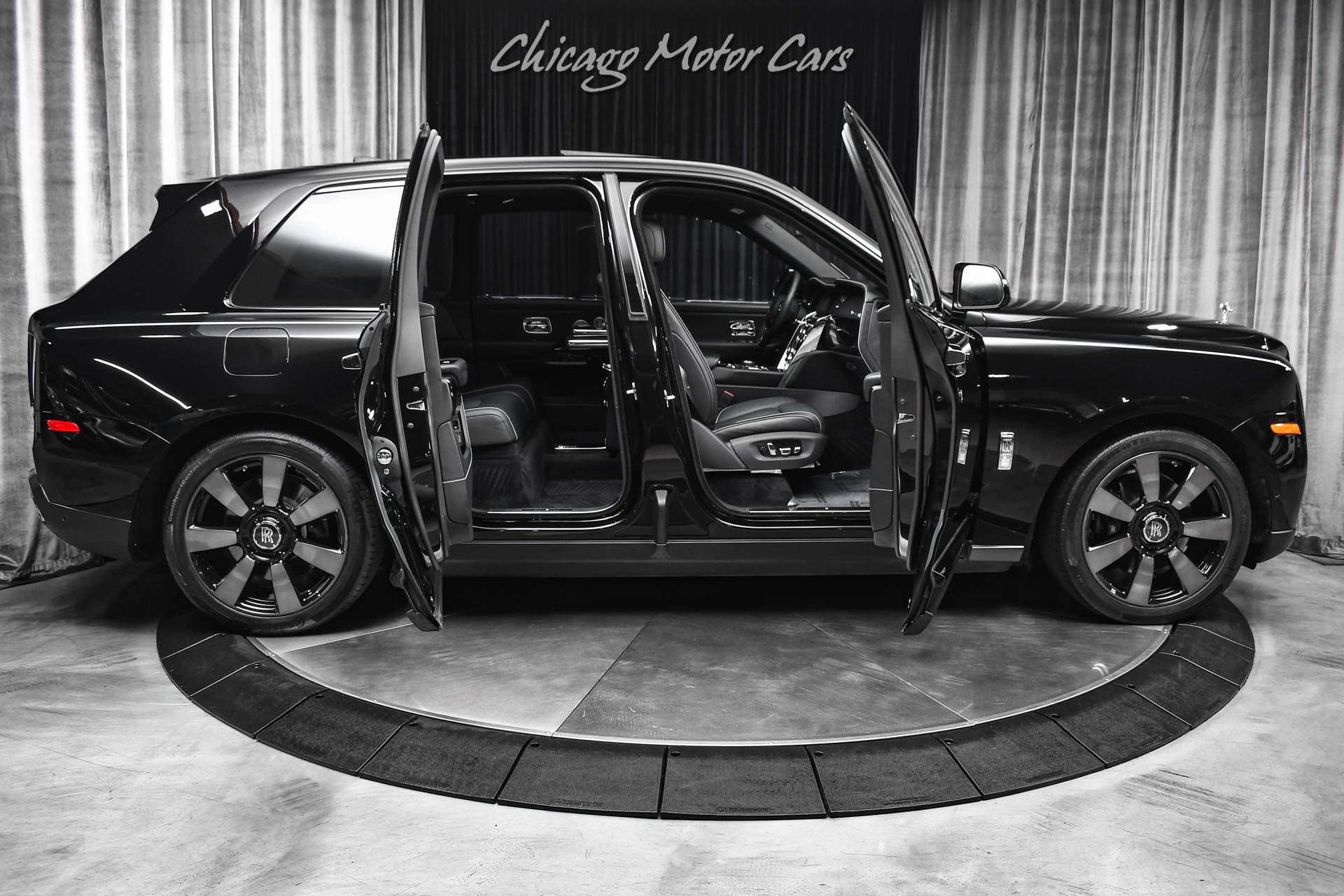 Used 2023 Rolls-Royce Cullinan w/ Cullinan Package image 51