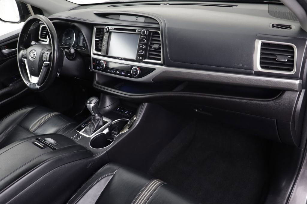Used 2017 Toyota Highlander SE AWD/4WD image 21