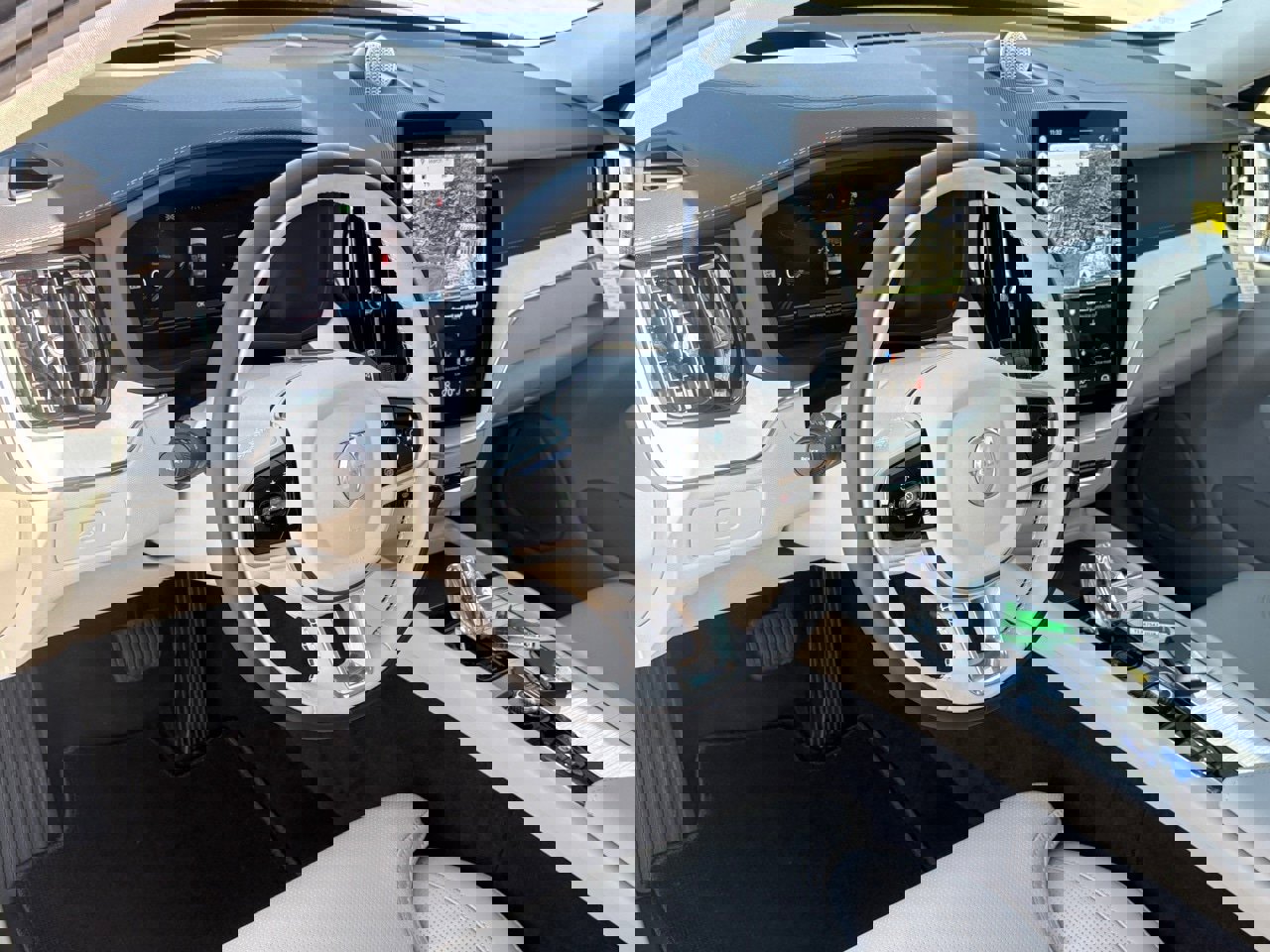 New 2026 Volvo XC60 B5 Ultra w/ Protection Package Premier image 16