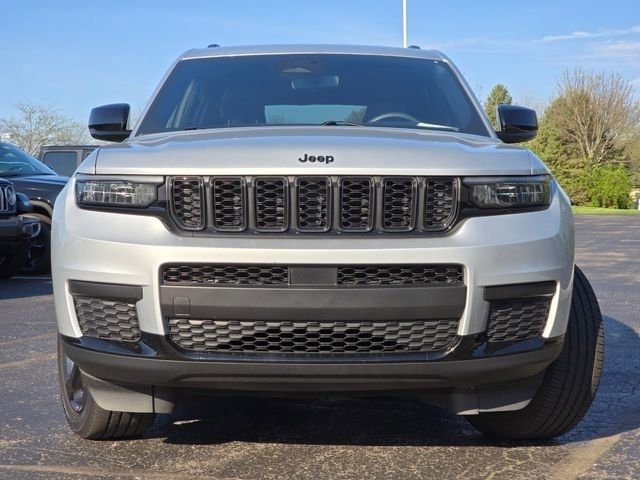 Used 2023 Jeep Grand Cherokee L Laredo AWD/4WD image 3